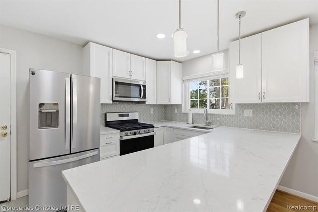 2155 Devonshire Road, Bloomfield Hills, MI 48302