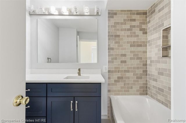 2155 Devonshire Road, Bloomfield Hills, MI 48302