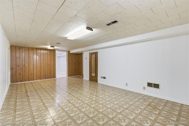 2155 Devonshire Road, Bloomfield Hills, MI 48302