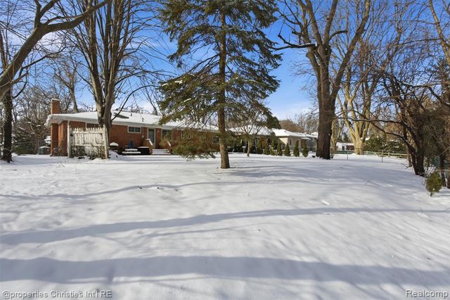 2155 Devonshire Road, Bloomfield Hills, MI 48302