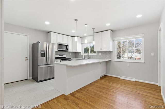 2155 Devonshire Road, Bloomfield Hills, MI 48302