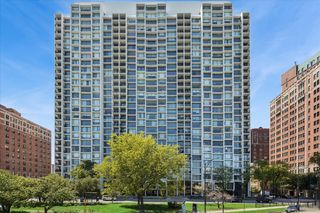 3200 N Lake Shore Drive 2410, Chicago, IL 60657