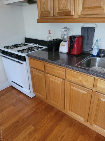 2572 31st Street, Astoria, NY 11102