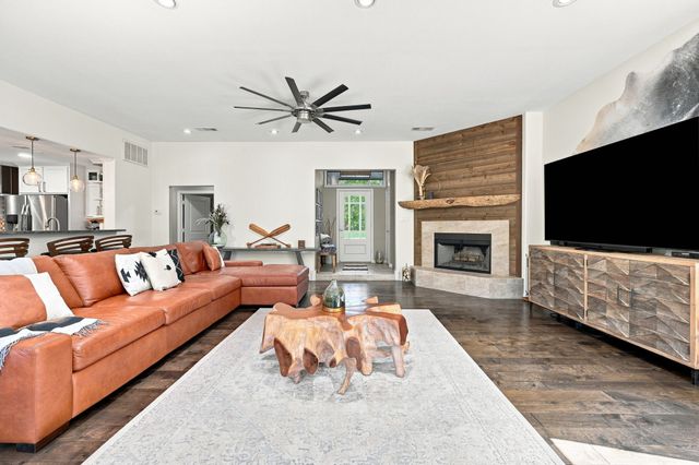3840 Mockingbird Lane, Midlothian, TX 76065