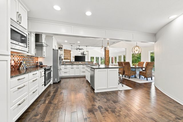 3840 Mockingbird Lane, Midlothian, TX 76065