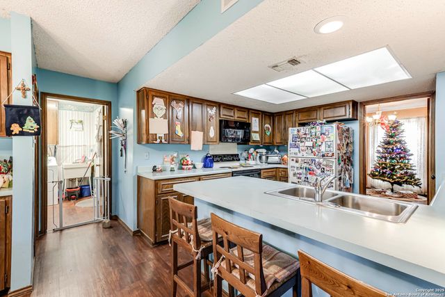 2215 Sun Wood, San Antonio, TX 78232