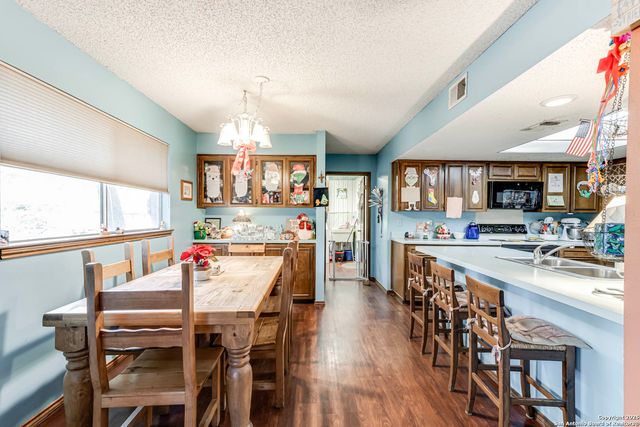 2215 Sun Wood, San Antonio, TX 78232