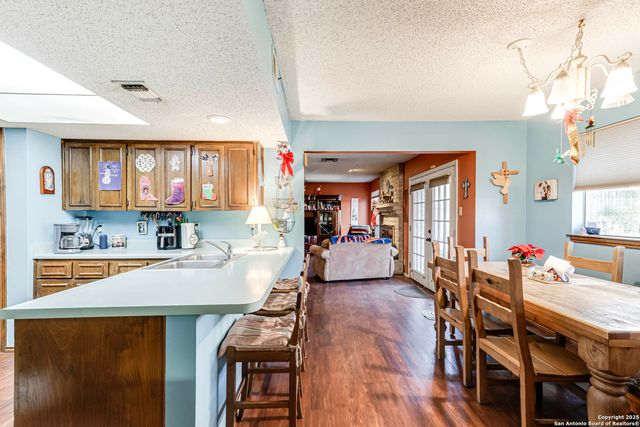 2215 Sun Wood, San Antonio, TX 78232