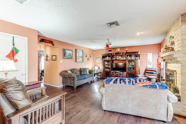 2215 Sun Wood, San Antonio, TX 78232