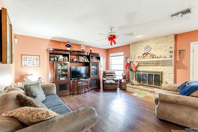 2215 Sun Wood, San Antonio, TX 78232