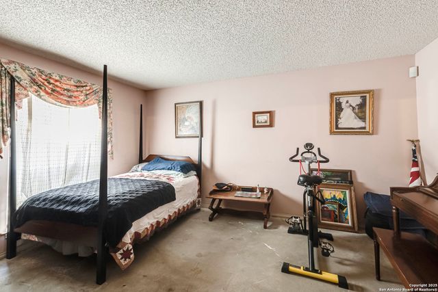 2215 Sun Wood, San Antonio, TX 78232