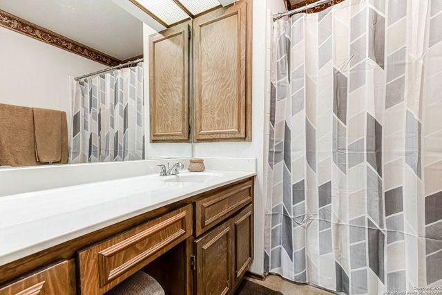 2215 Sun Wood, San Antonio, TX 78232