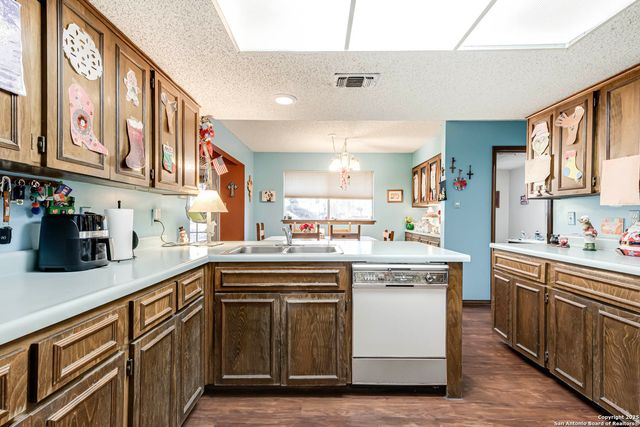 2215 Sun Wood, San Antonio, TX 78232