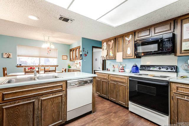 2215 Sun Wood, San Antonio, TX 78232