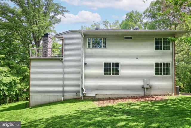 335 LAUREL DR, York, PA 17406