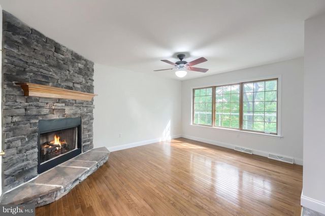 335 LAUREL DR, York, PA 17406