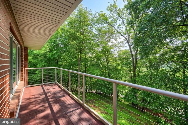 335 LAUREL DR, York, PA 17406