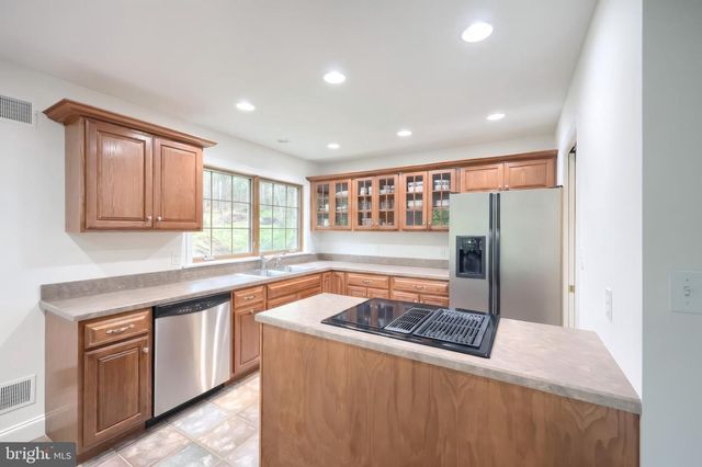 335 LAUREL DR, York, PA 17406