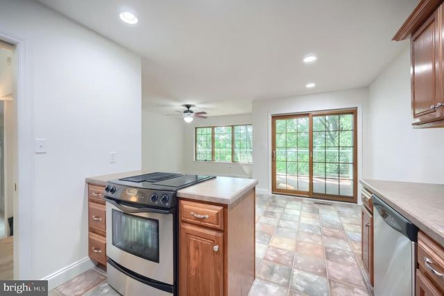 335 LAUREL DR, York, PA 17406