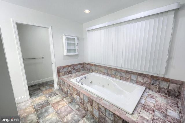335 LAUREL DR, York, PA 17406