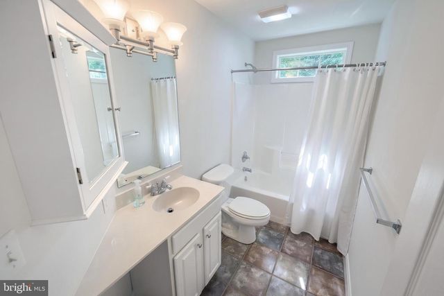 335 LAUREL DR, York, PA 17406