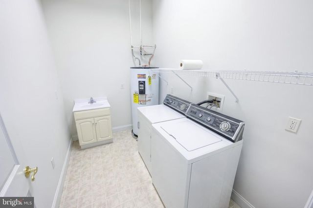 335 LAUREL DR, York, PA 17406