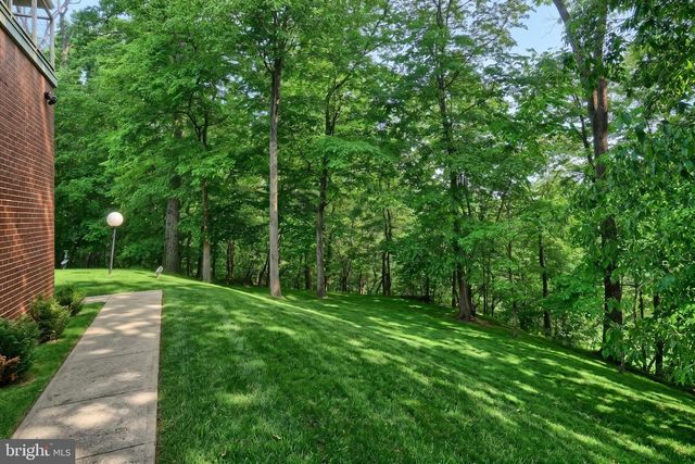 335 LAUREL DR, York, PA 17406