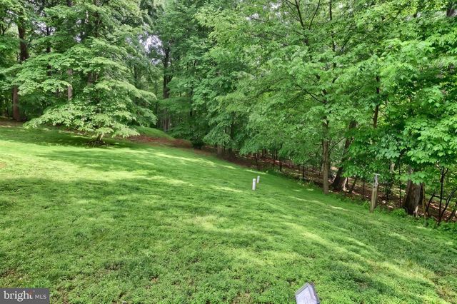 335 LAUREL DR, York, PA 17406