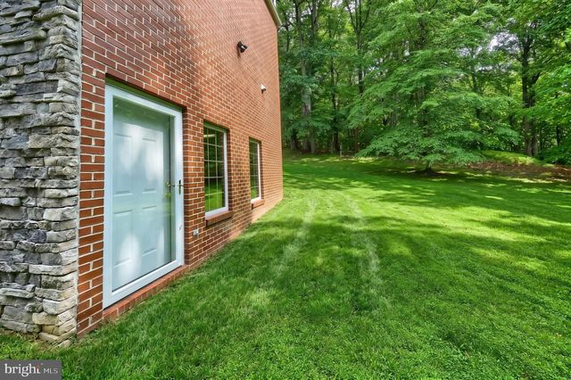 335 LAUREL DR, York, PA 17406