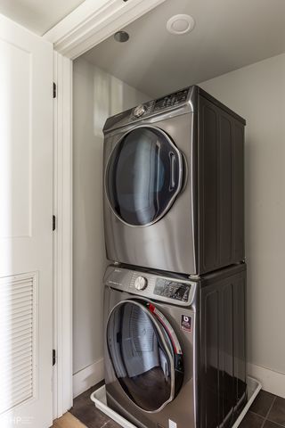 729 N Sangamon Street 302, Chicago, IL 60642