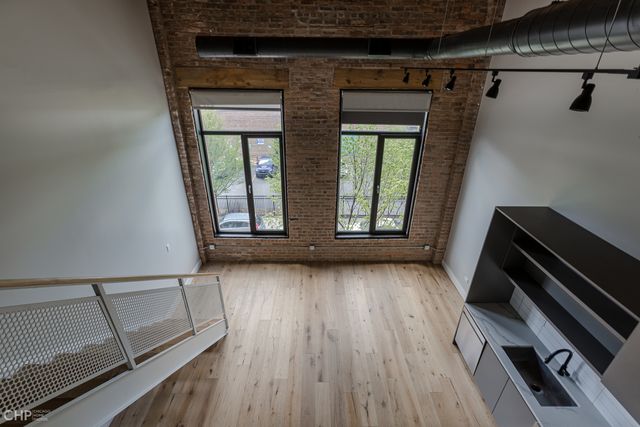 729 N Sangamon Street 302, Chicago, IL 60642