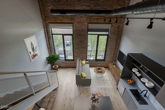 729 N Sangamon Street 302, Chicago, IL 60642