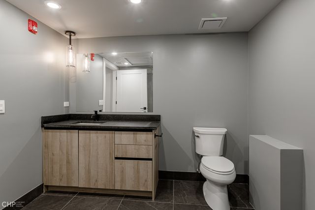 729 N Sangamon Street 302, Chicago, IL 60642