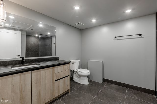 729 N Sangamon Street 302, Chicago, IL 60642