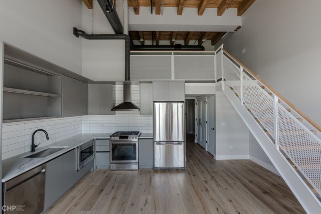 729 N Sangamon Street 302, Chicago, IL 60642