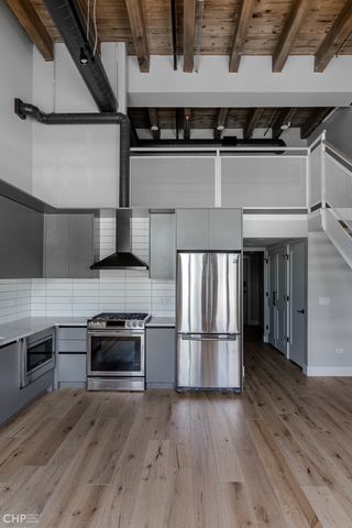 729 N Sangamon Street 302, Chicago, IL 60642