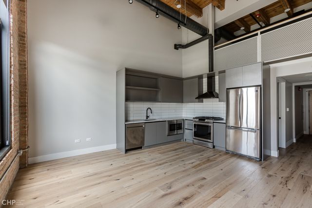 729 N Sangamon Street 302, Chicago, IL 60642