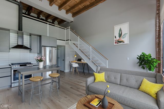 729 N Sangamon Street 302, Chicago, IL 60642