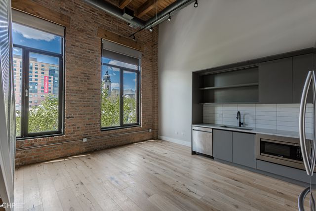 729 N Sangamon Street 302, Chicago, IL 60642