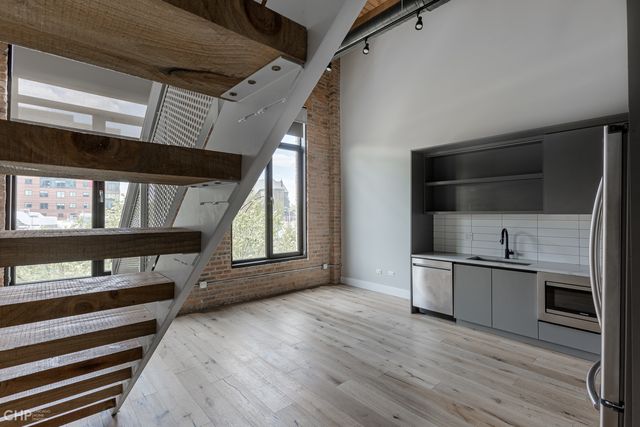 729 N Sangamon Street 302, Chicago, IL 60642