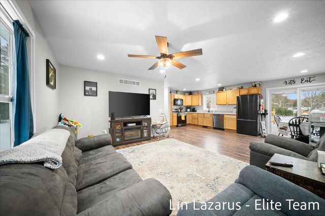 16381 W Howard City Edmore Road, Howard City, MI 49329