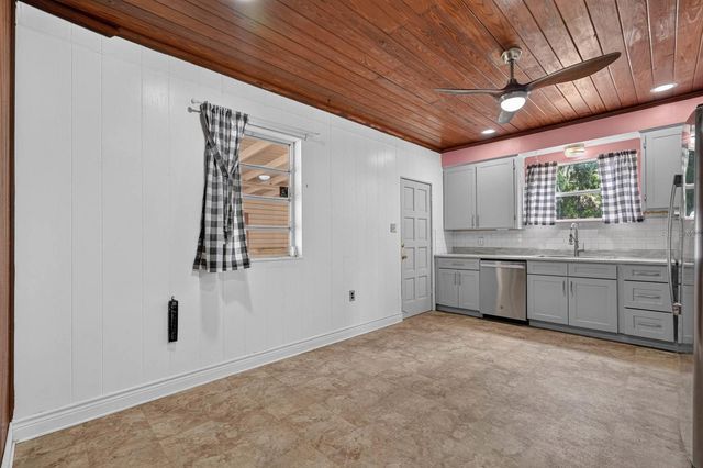 131 DUNN AVENUE, San Mateo, FL 32187