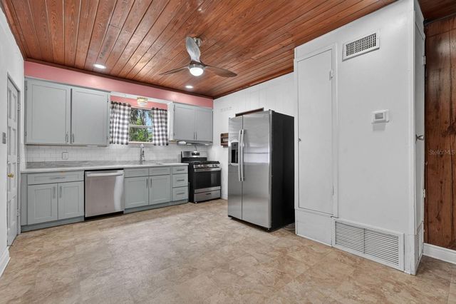 131 DUNN AVENUE, San Mateo, FL 32187