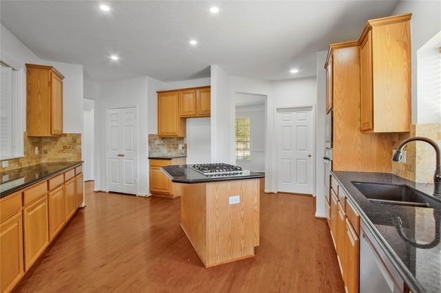 2913 Palmer Drive, Friendswood, TX 77546