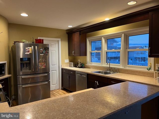 409 3RD ST, Beach Haven, NJ 08008