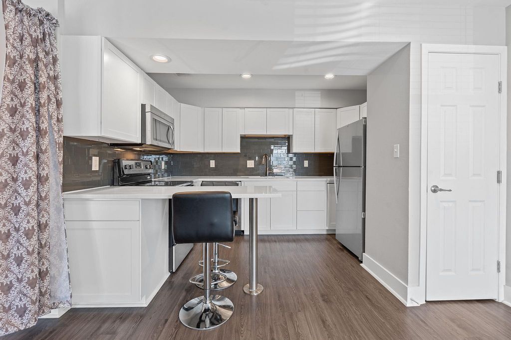 935 La Posada DR 254, Austin, TX 78752