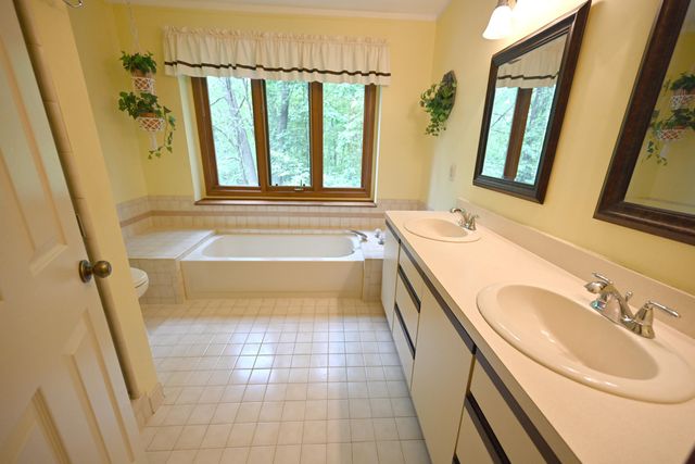 11343 Cloverlawn Drive, Brighton, MI 48114