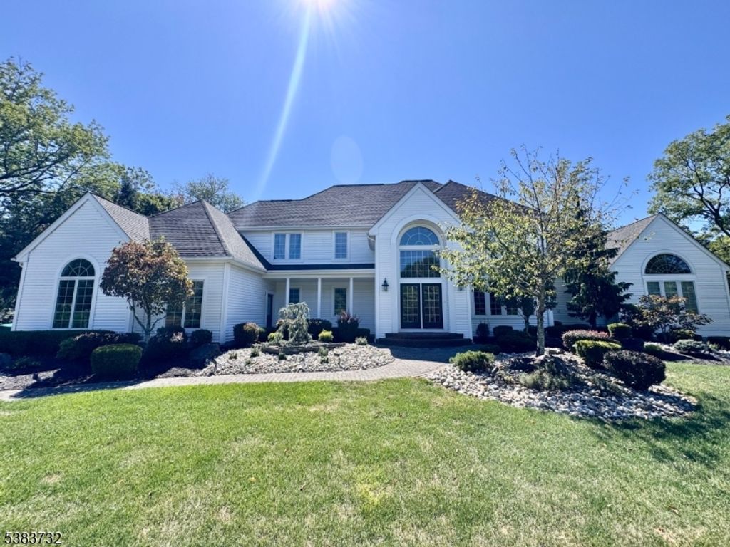 3 Cobblestone Ln, Washington Twp., NJ 07853