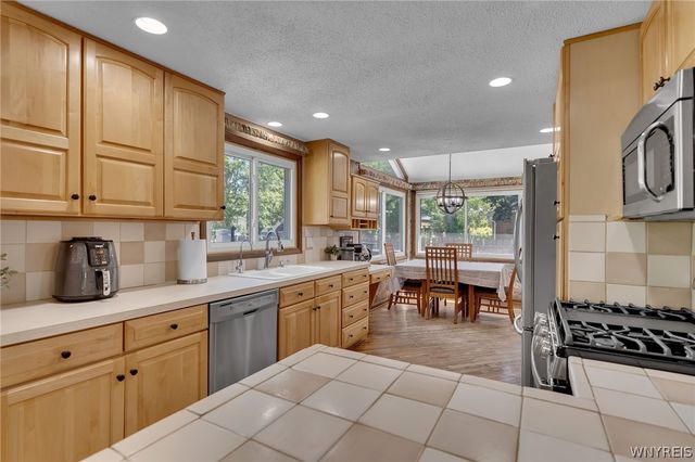 159 Little Robin Road, Amherst, NY 14228