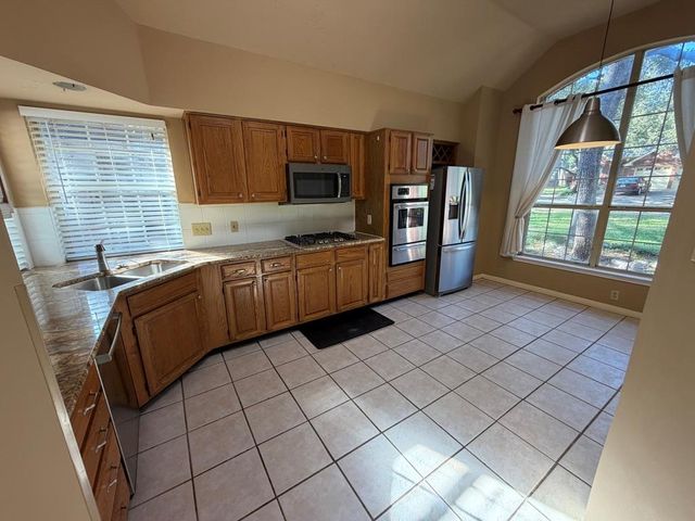 5913 SHANGHAI PIERCE RD, Austin, TX 78749